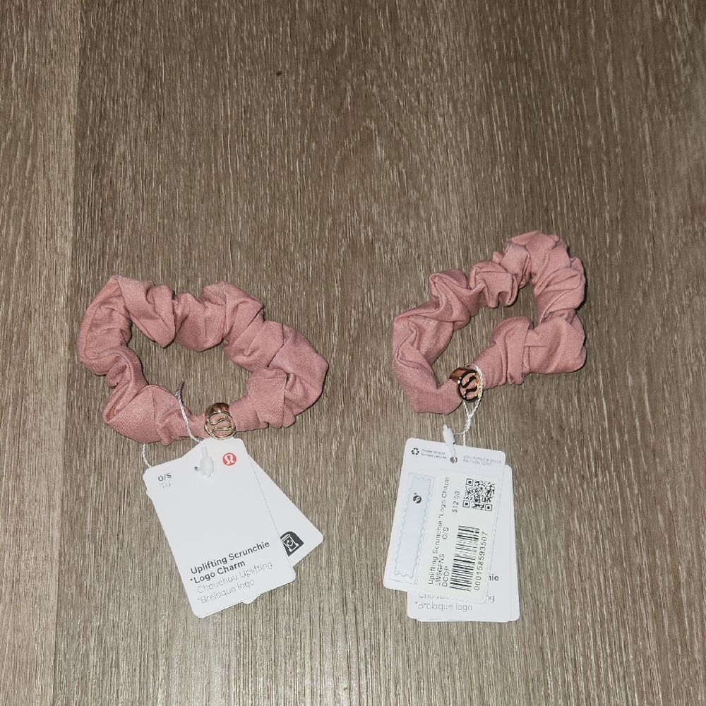 Lululemon Uplifting Scruchie *logo Charm - Picture 1 of 4
